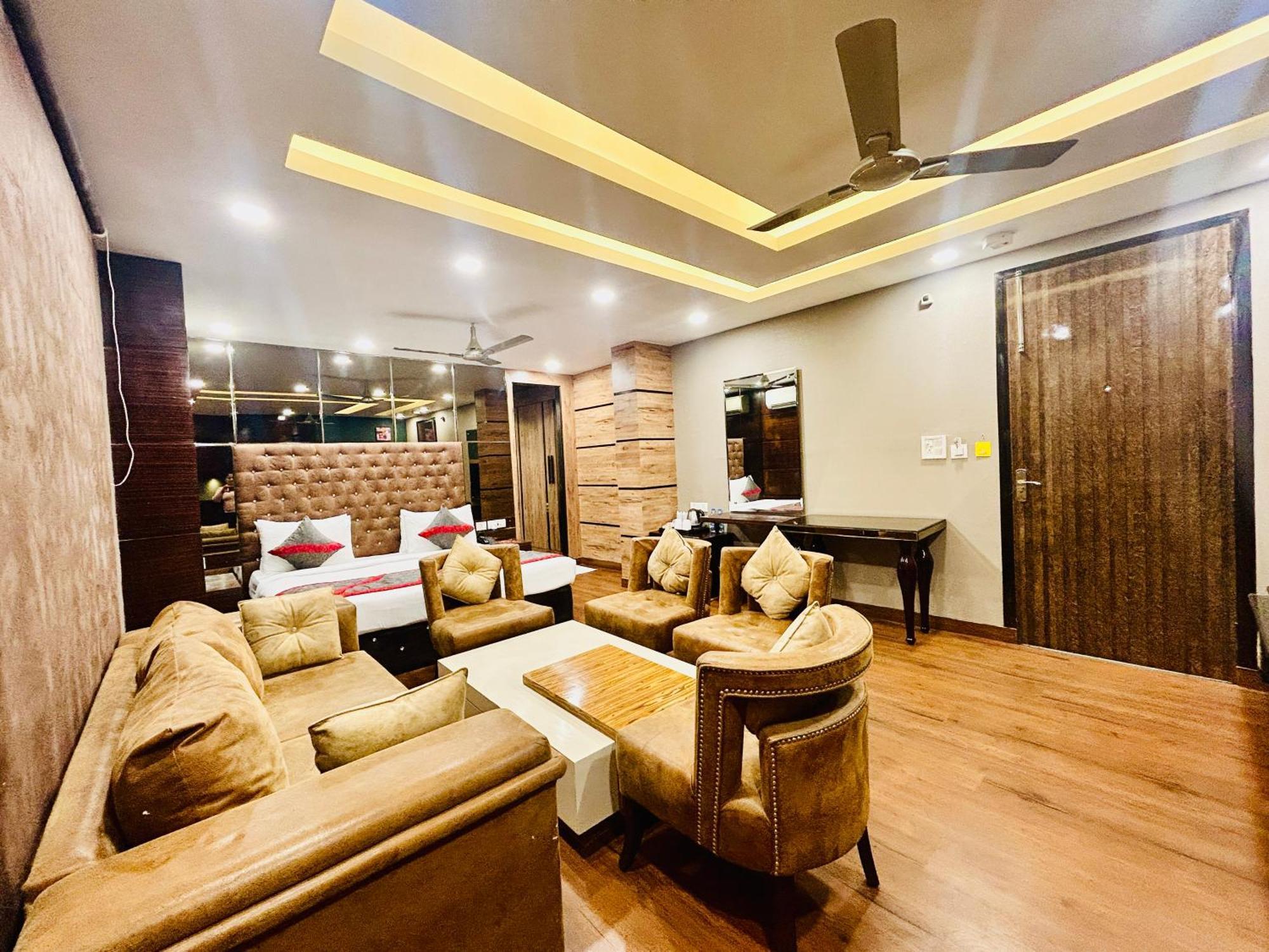 דלהי Hotel Gold Souk - Karol Bagh מראה חיצוני תמונה