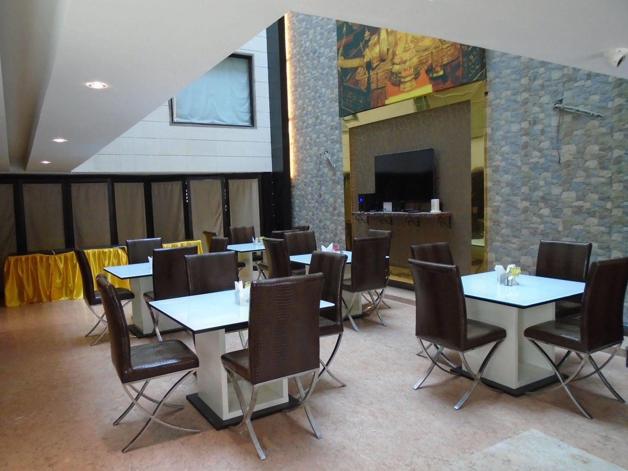 דלהי Hotel Gold Souk - Karol Bagh מראה חיצוני תמונה