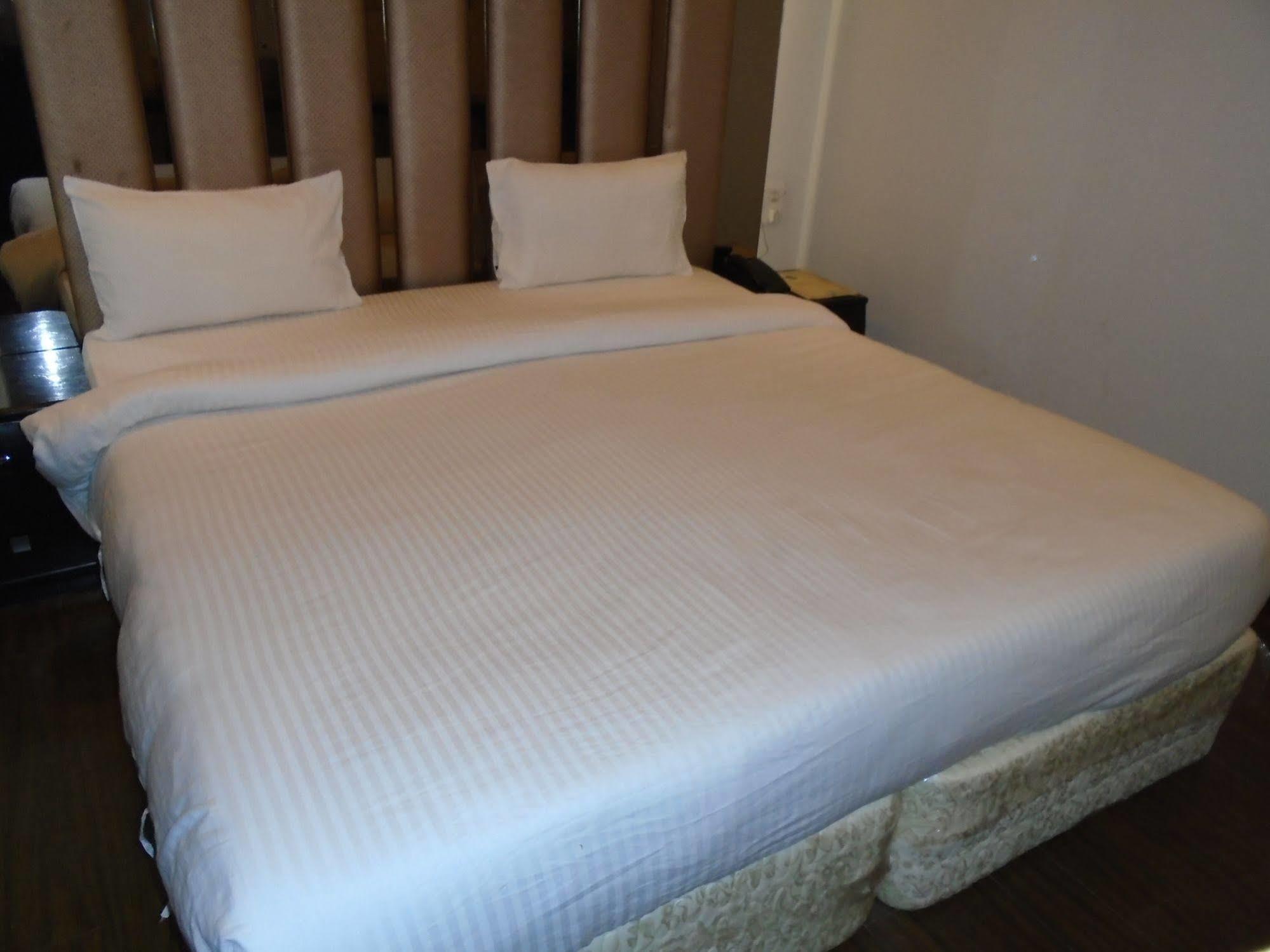 דלהי Hotel Gold Souk - Karol Bagh מראה חיצוני תמונה