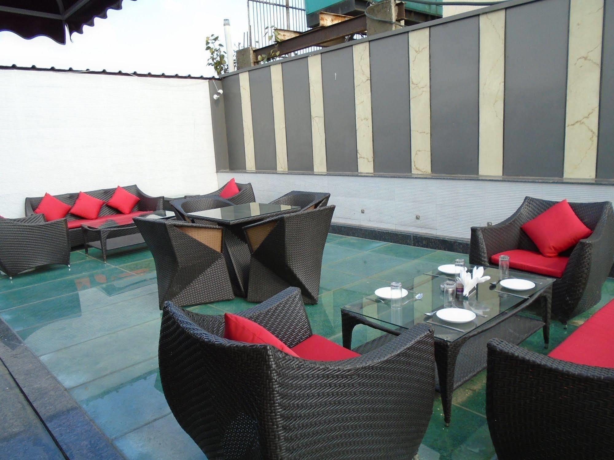 דלהי Hotel Gold Souk - Karol Bagh מראה חיצוני תמונה