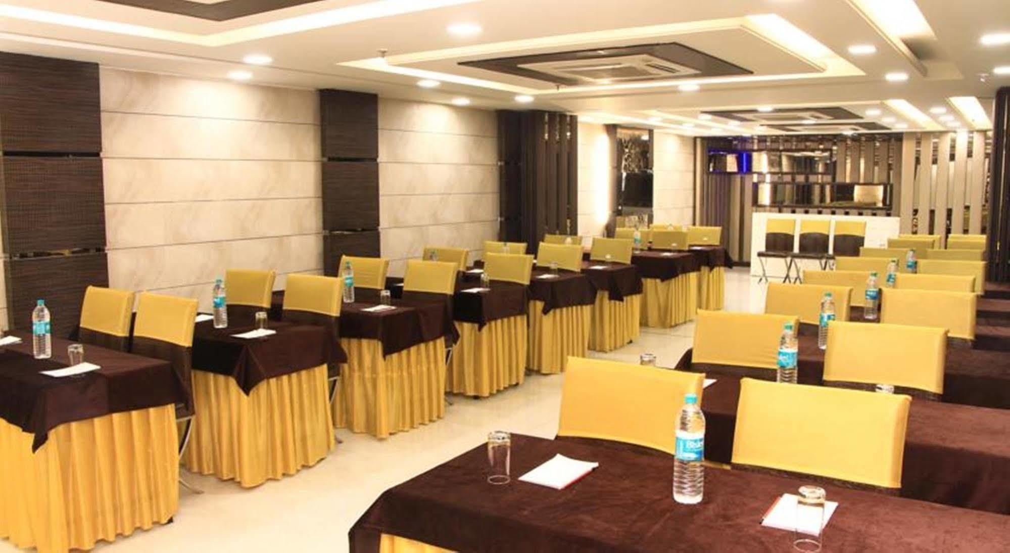 דלהי Hotel Gold Souk - Karol Bagh מראה חיצוני תמונה